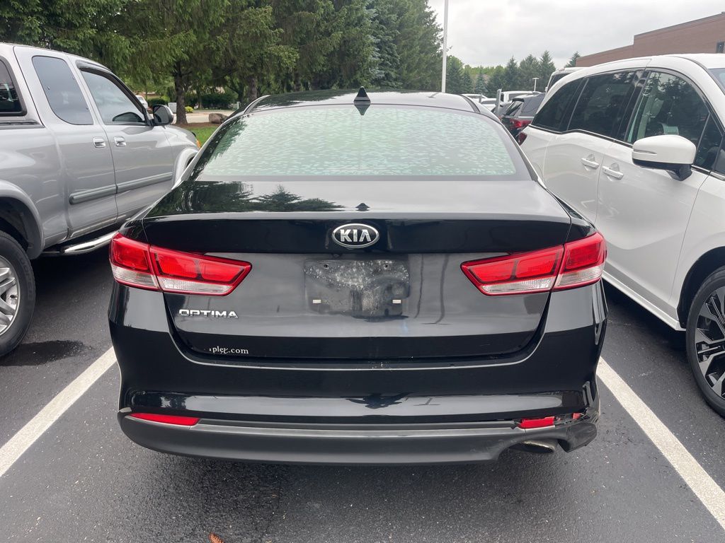Thumbnail: 2017 Kia Optima - 3