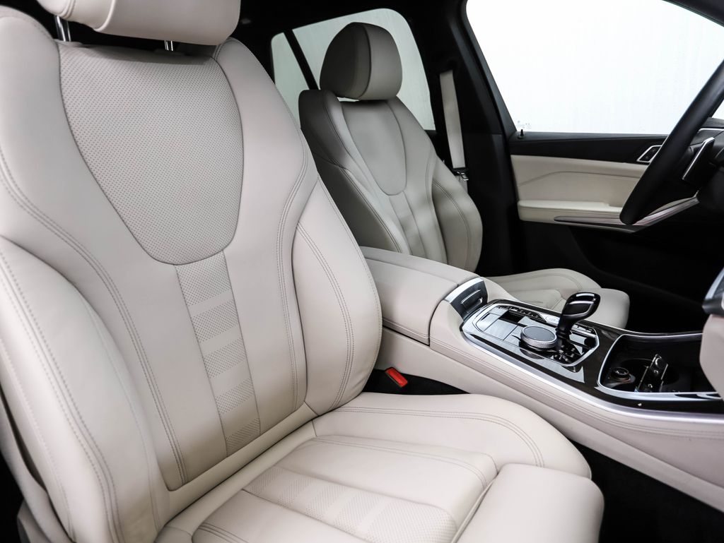 2022 BMW X5 xDrive40i 32