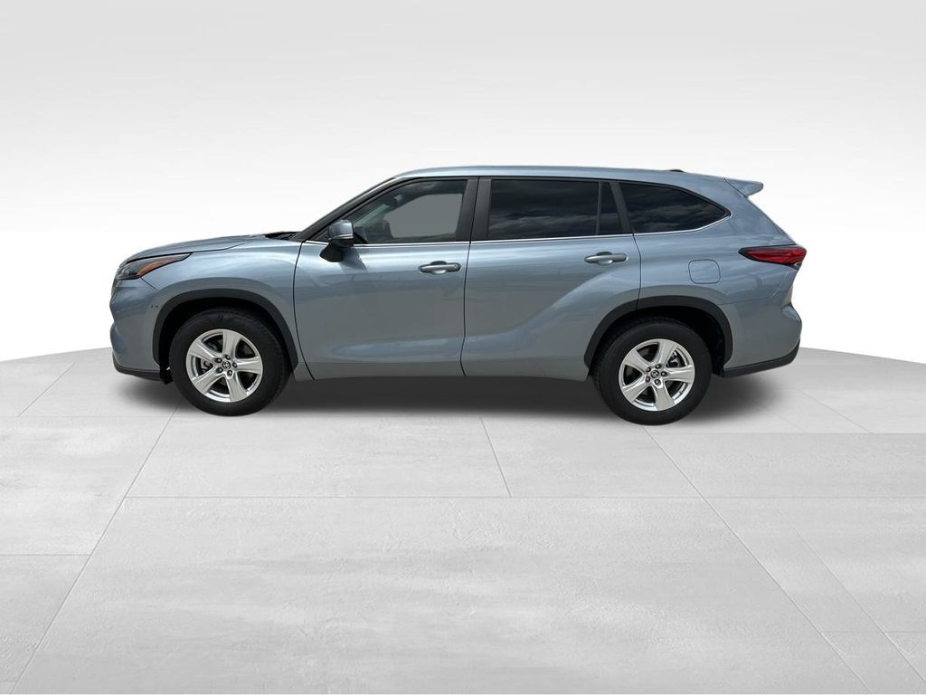 2023 Celestial Silver Metallic Toyota Highlander LE FWD SUV