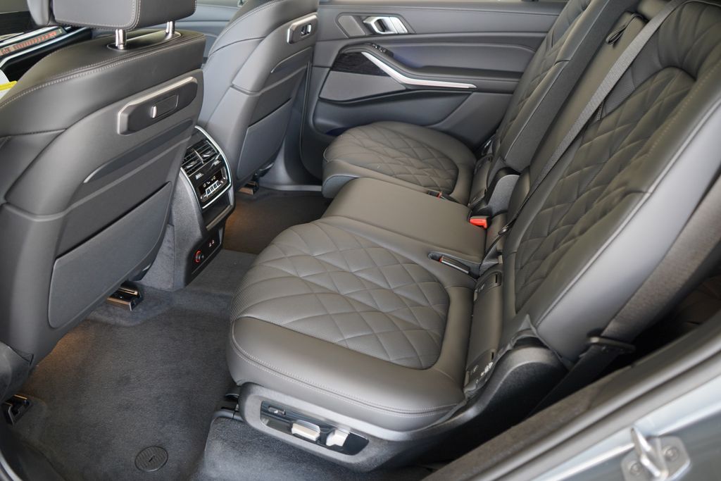 Thumbnail: 2026 BMW X7 - 20