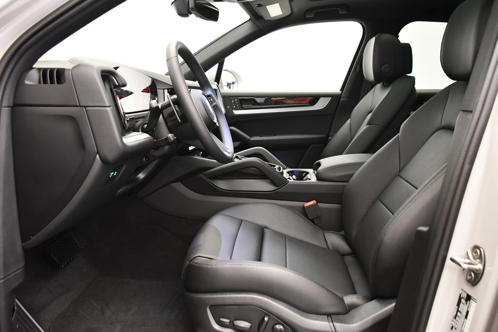 Thumbnail: 2025 Porsche Cayenne - 5