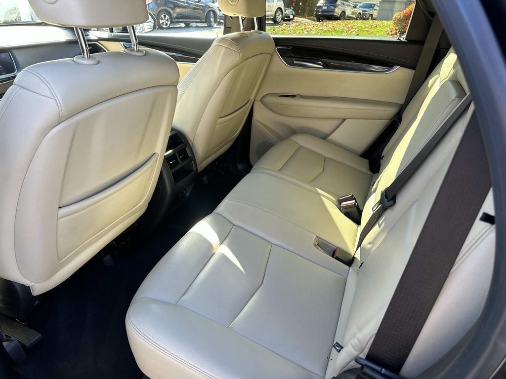 Thumbnail: 2018 Cadillac XT5 - 32