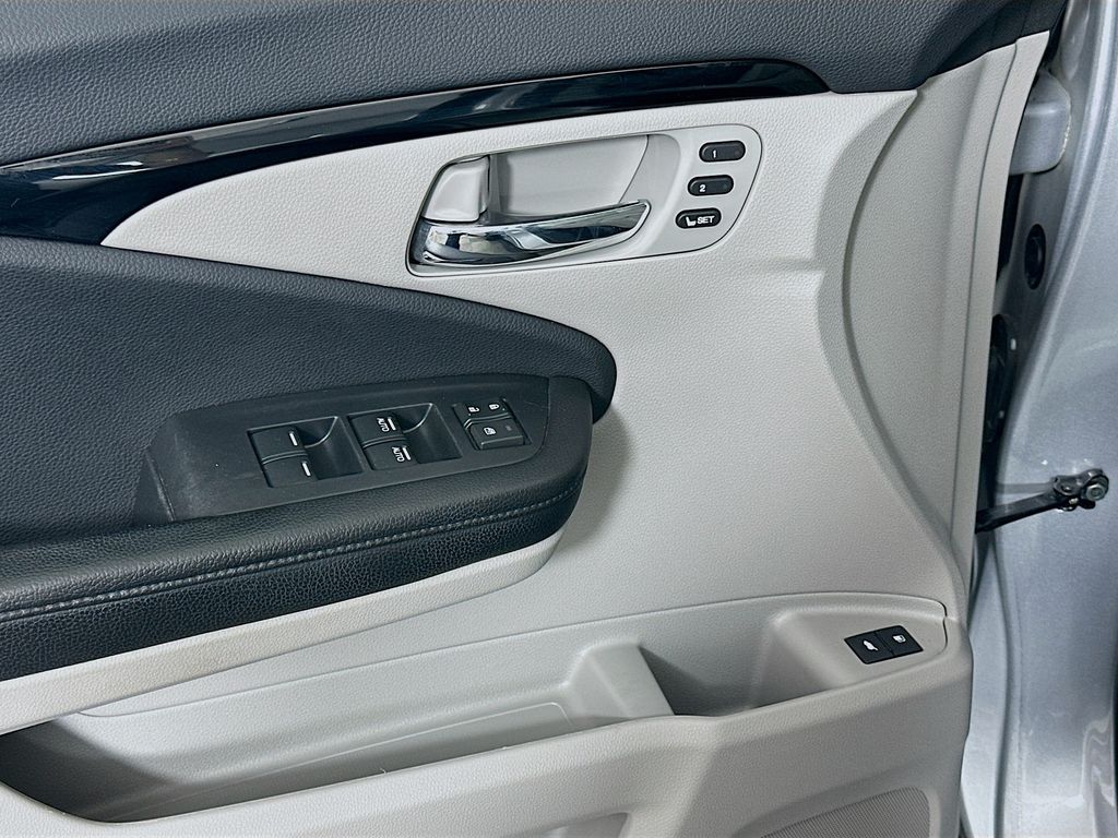 Thumbnail: 2018 Honda Pilot - 18