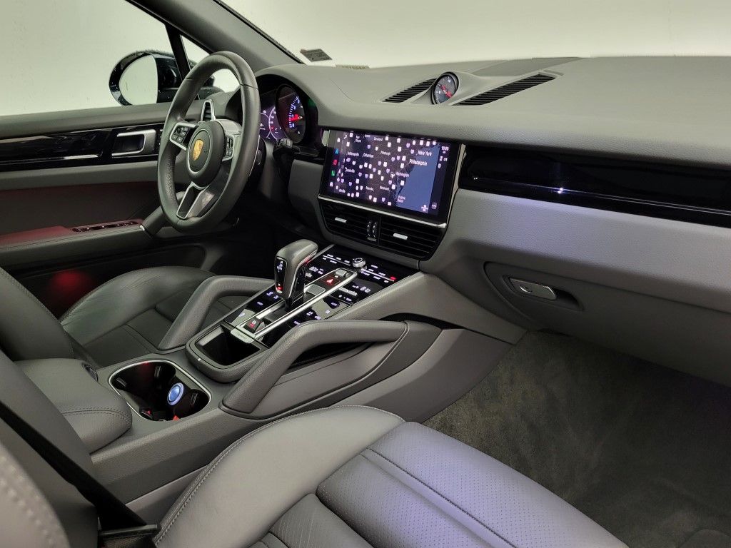 Thumbnail: 2022 Porsche Cayenne - 13
