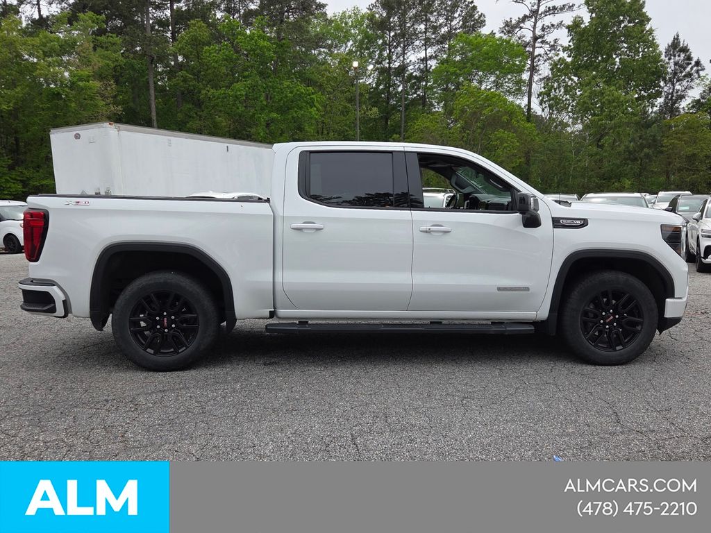 Used 2024 White GMC Elevation image 17