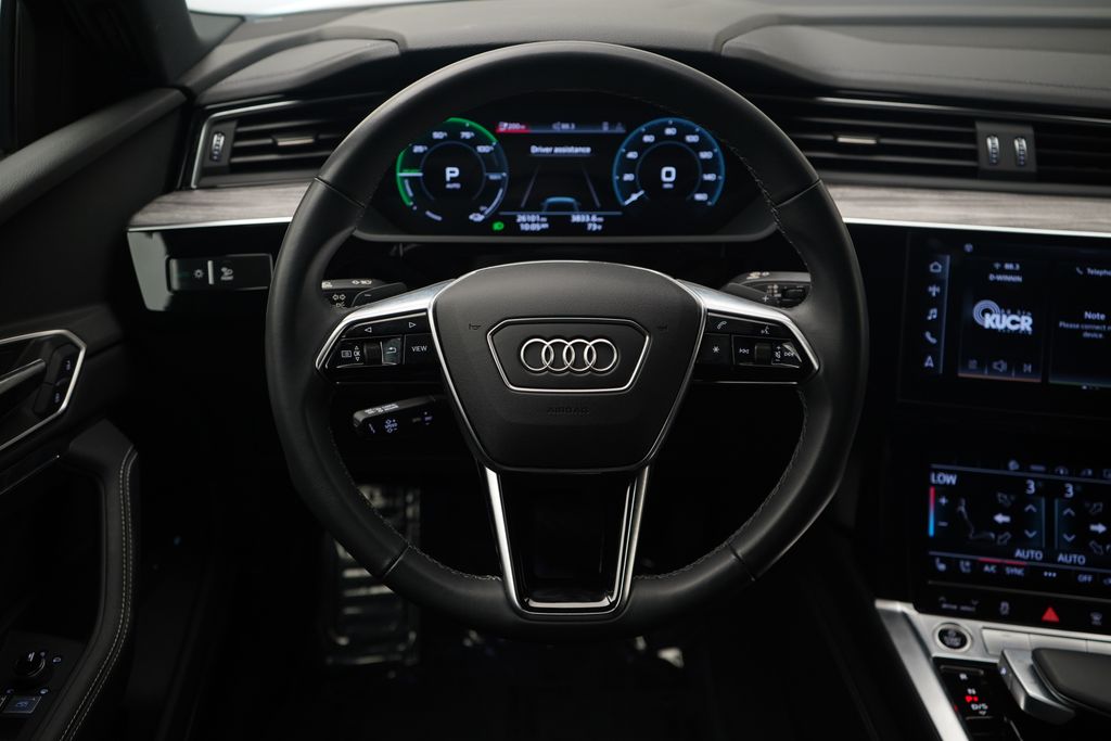 Thumbnail: 2024 Audi Q8 e-tron - 9