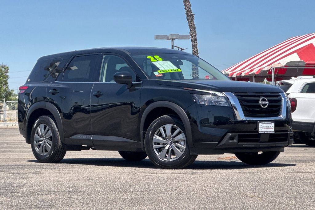 2025 Nissan Pathfinder S 2WD's photo