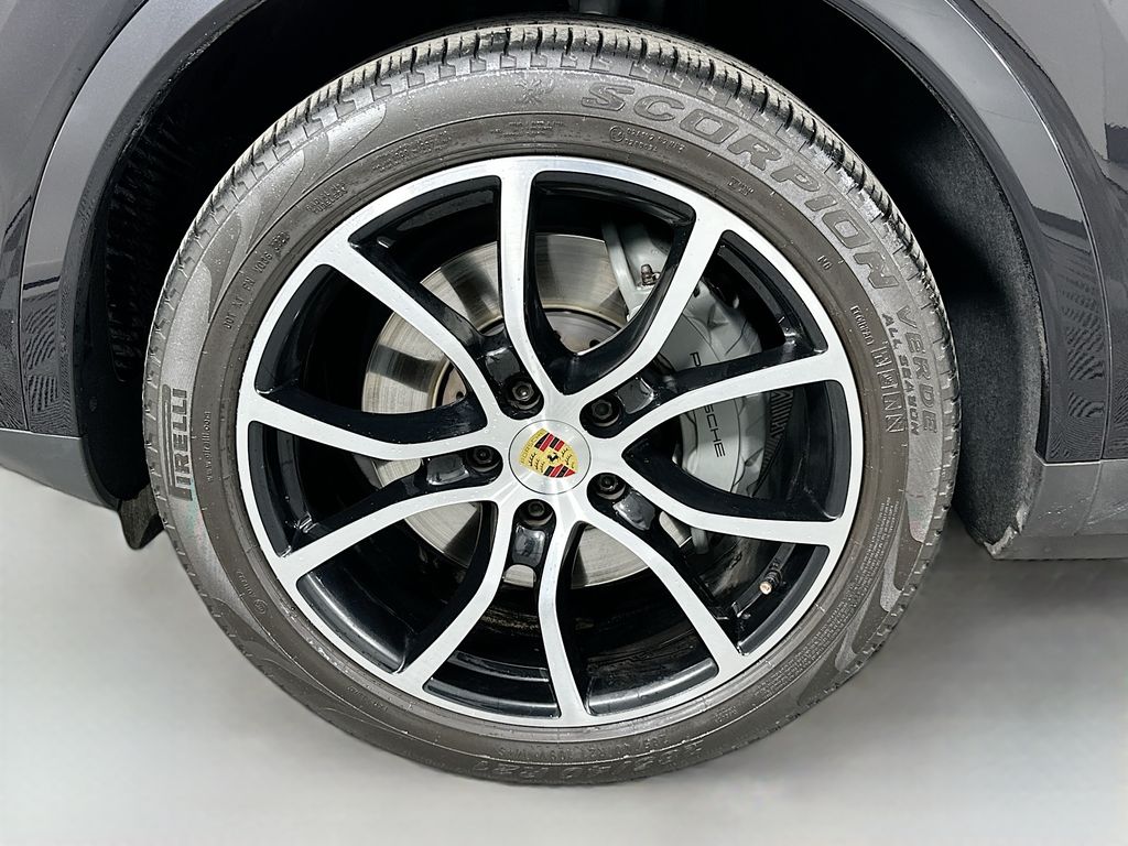 Thumbnail: 2019 Porsche Cayenne - 32