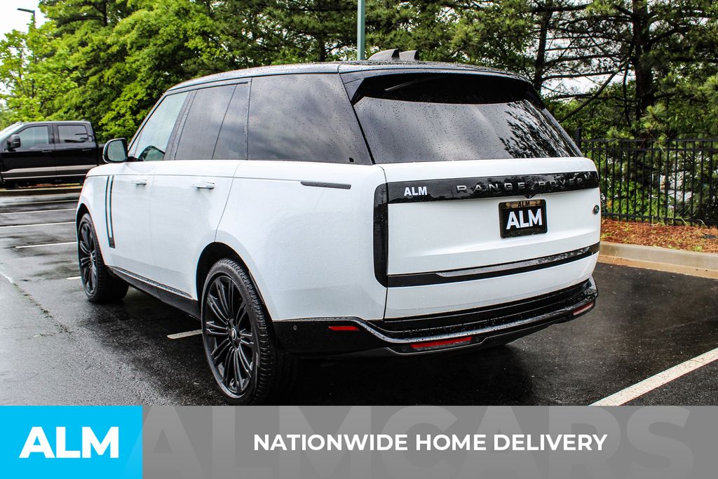 Used 2023 White Land Rover SE image 5