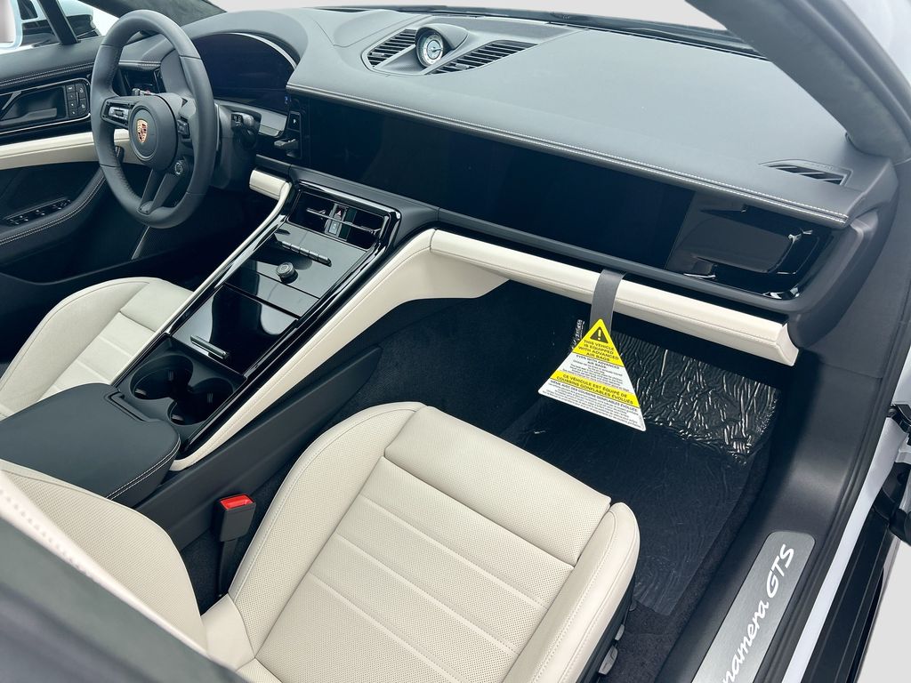 Thumbnail: 2026 Porsche Panamera - 20