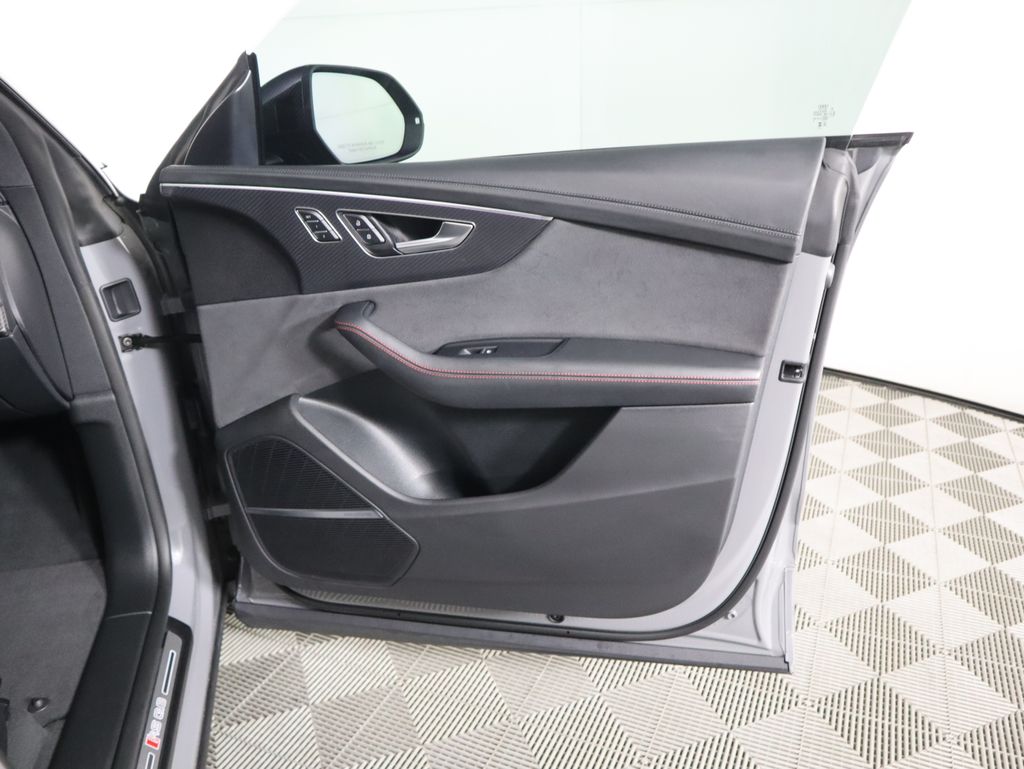 Thumbnail: 2024 Audi RS Q8 - 26