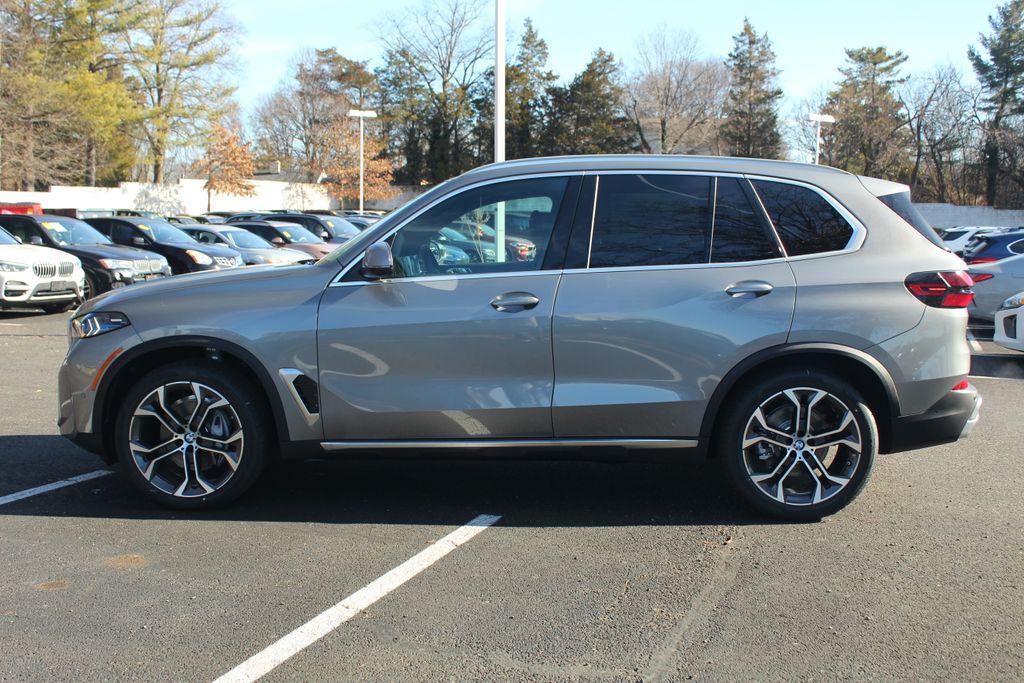 Used 2026 Gray BMW xDrive40i image 4