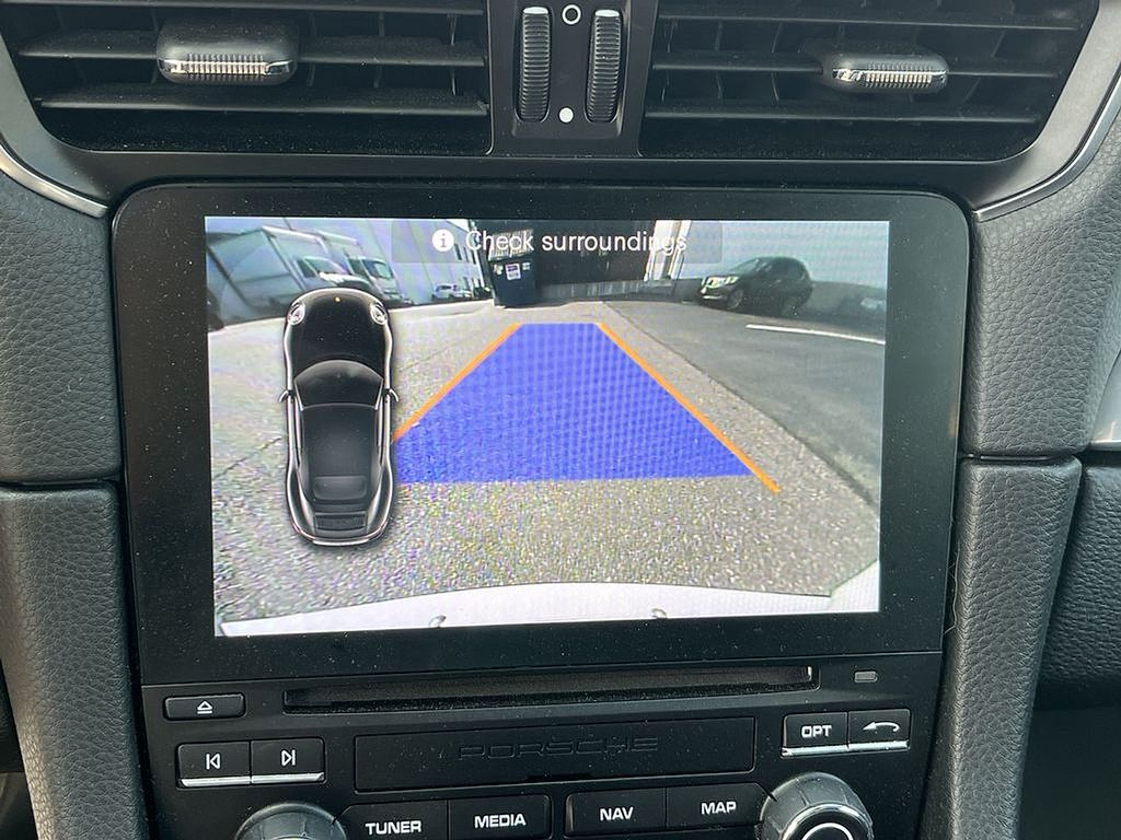 Thumbnail: 2017 Porsche 911 - 17