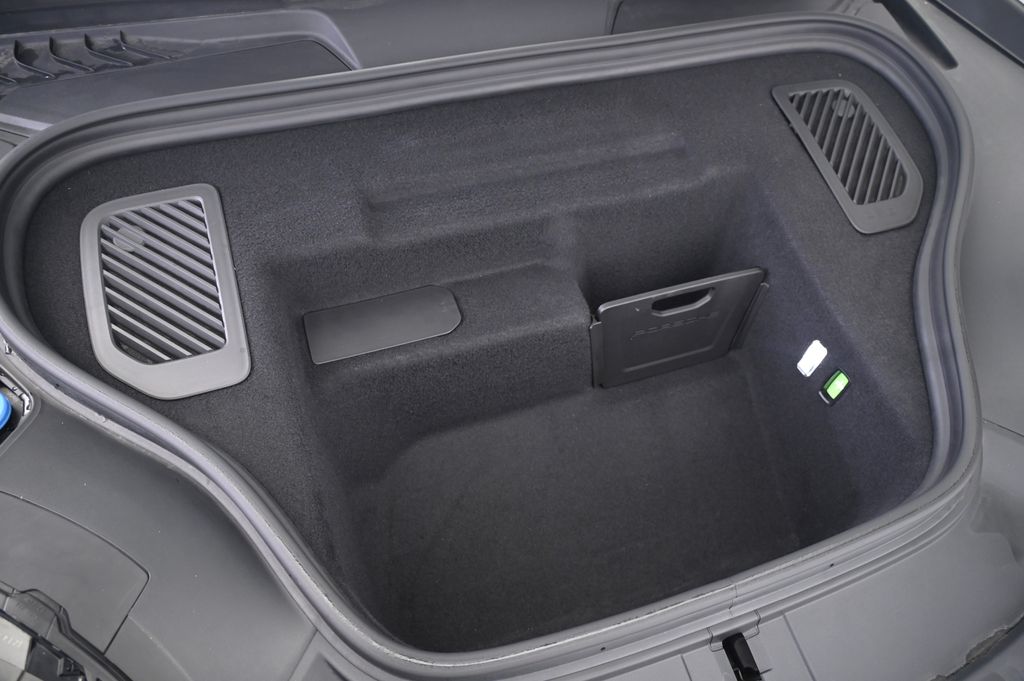 Thumbnail: 2024 Porsche Macan - 20