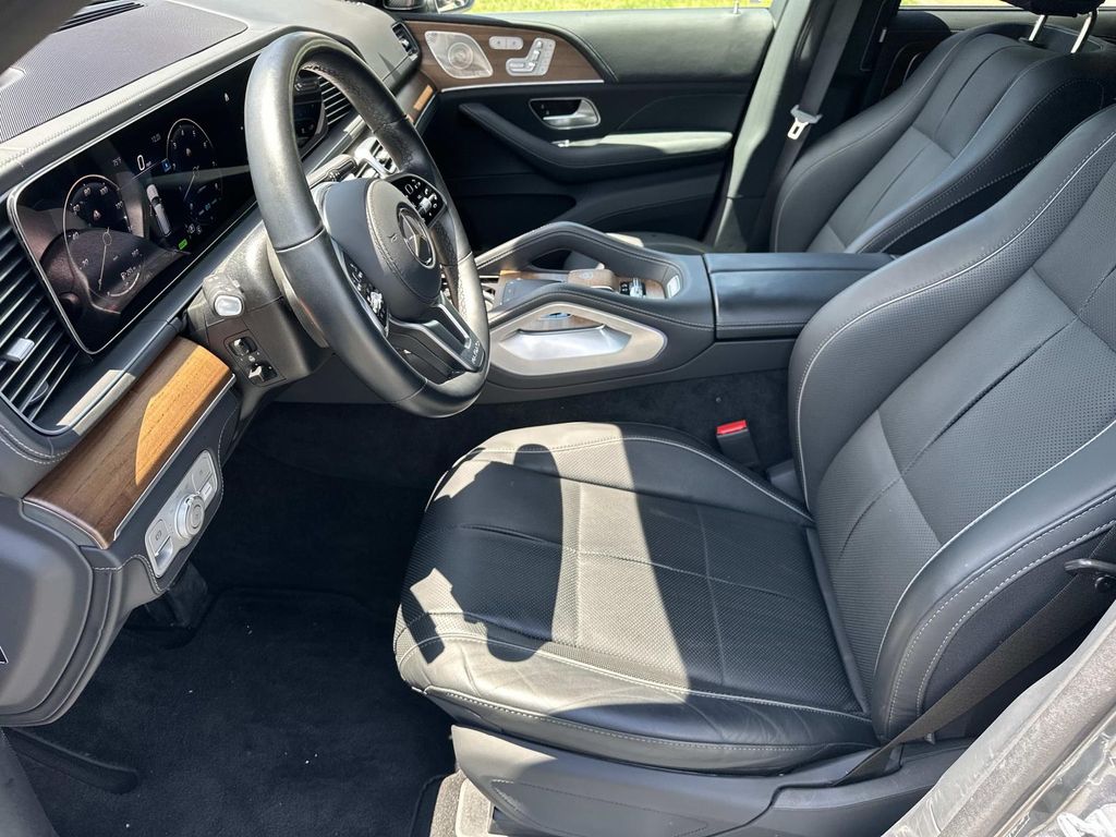 Thumbnail: 2023 Mercedes-Benz GLS - 19