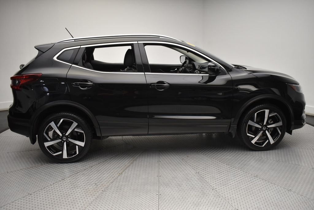 2022 Nissan Rogue Sport SL 4