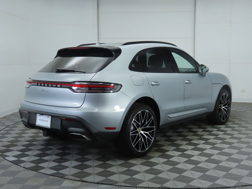 Thumbnail: 2025 Porsche Macan - 7