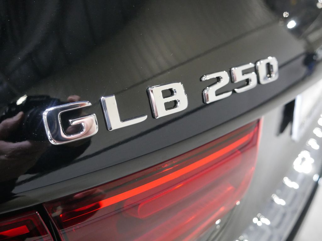 Thumbnail: 2026 Mercedes-Benz GLB - 9