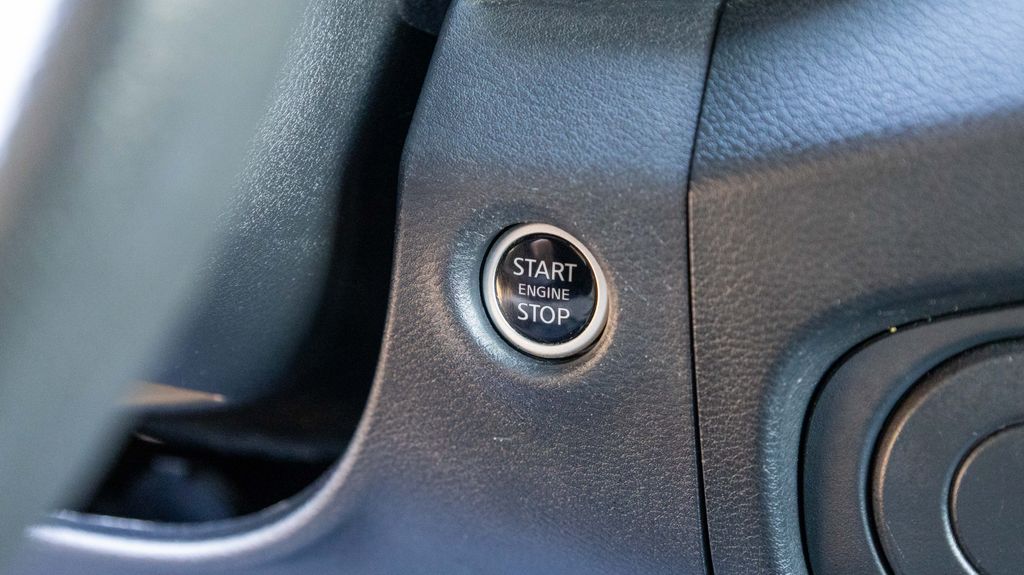 Used 2023 Nissan Frontier SV 4D Crew Cab