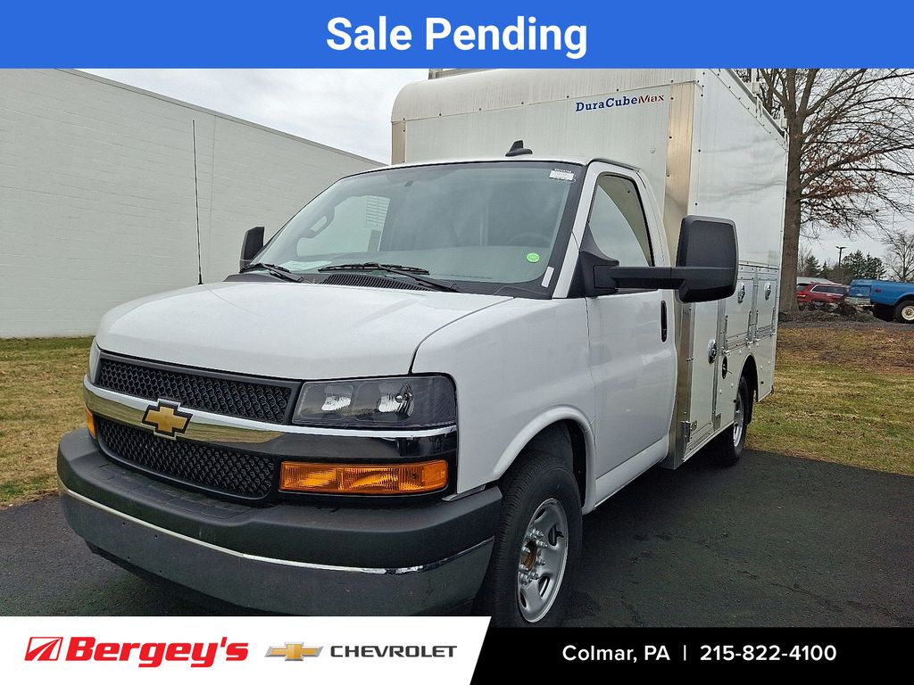 Summit White 2025 Chevrolet Express Chassis Van Rear-Wheel Drive 8-Speed Automatic
