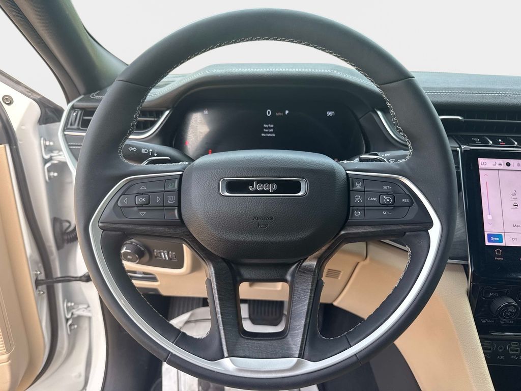 Used 2025 Jeep Grand Cherokee SUV