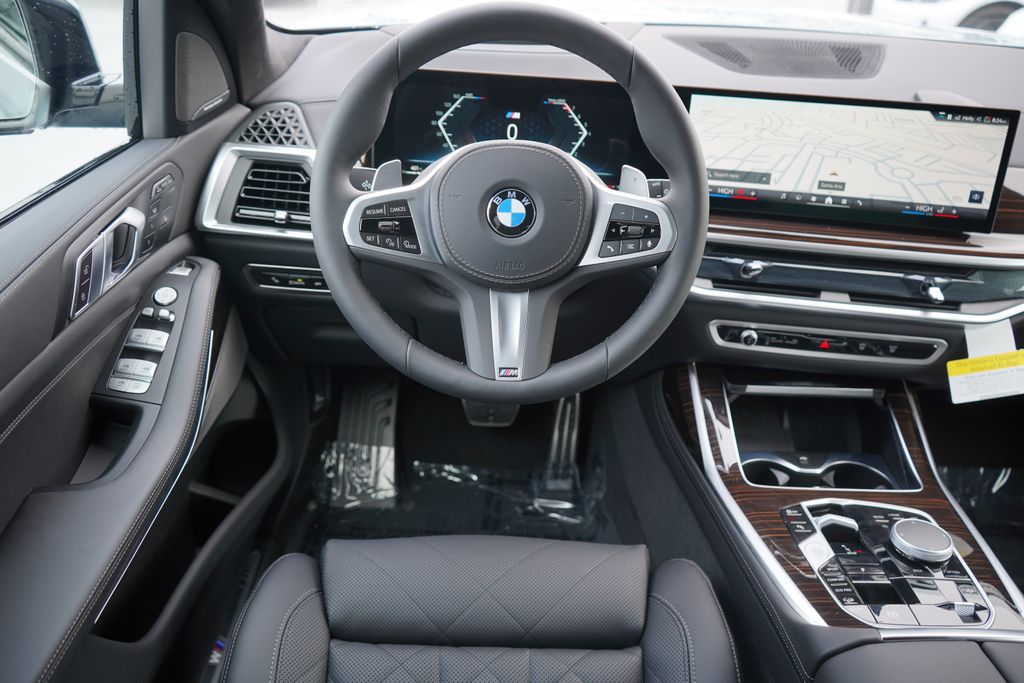 2025 BMW X7 xDrive40i 15