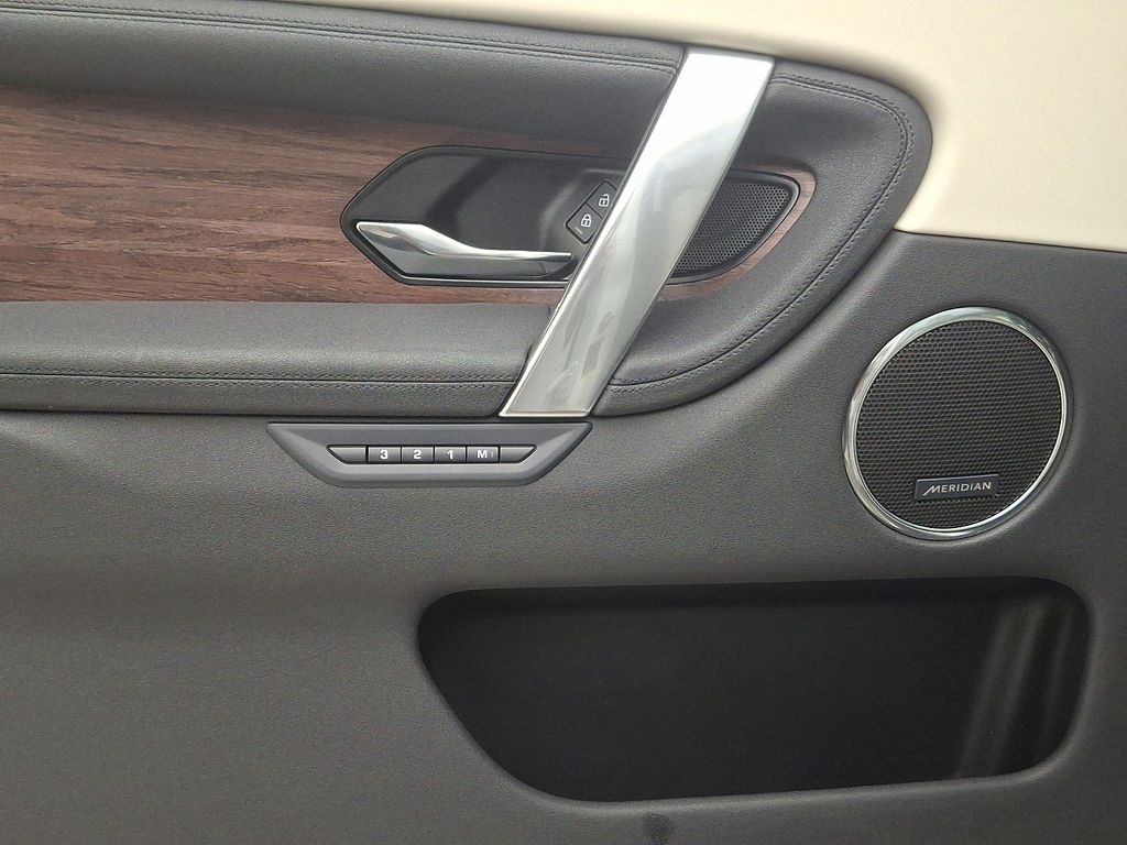 Thumbnail: 2025 Land Rover Discovery Sport - 13