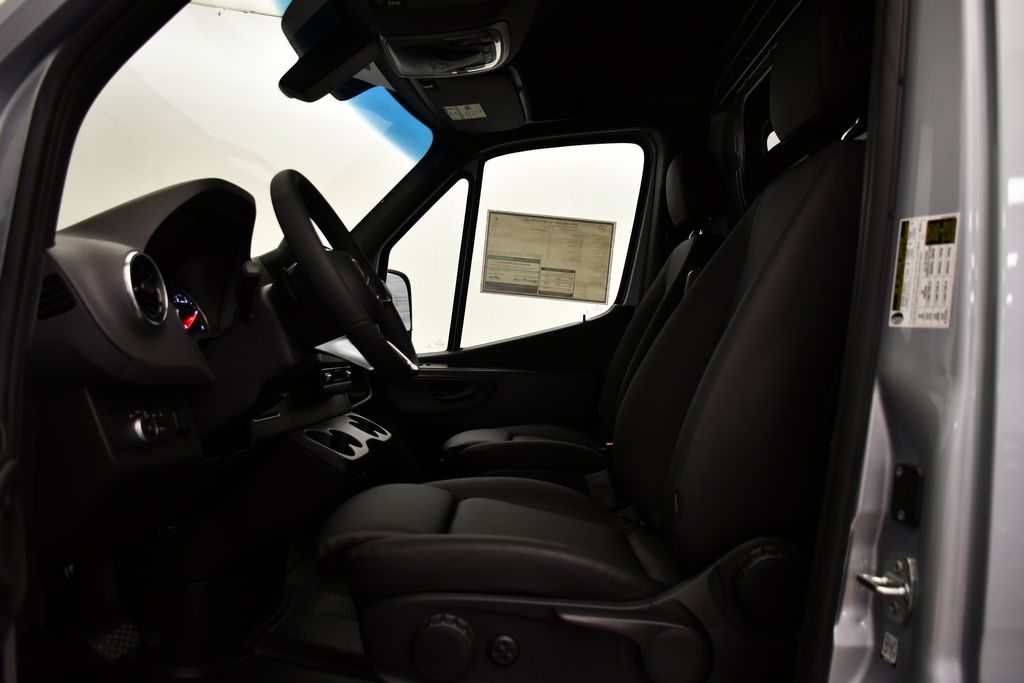 Thumbnail: 2025 Mercedes-Benz Sprinter - 26