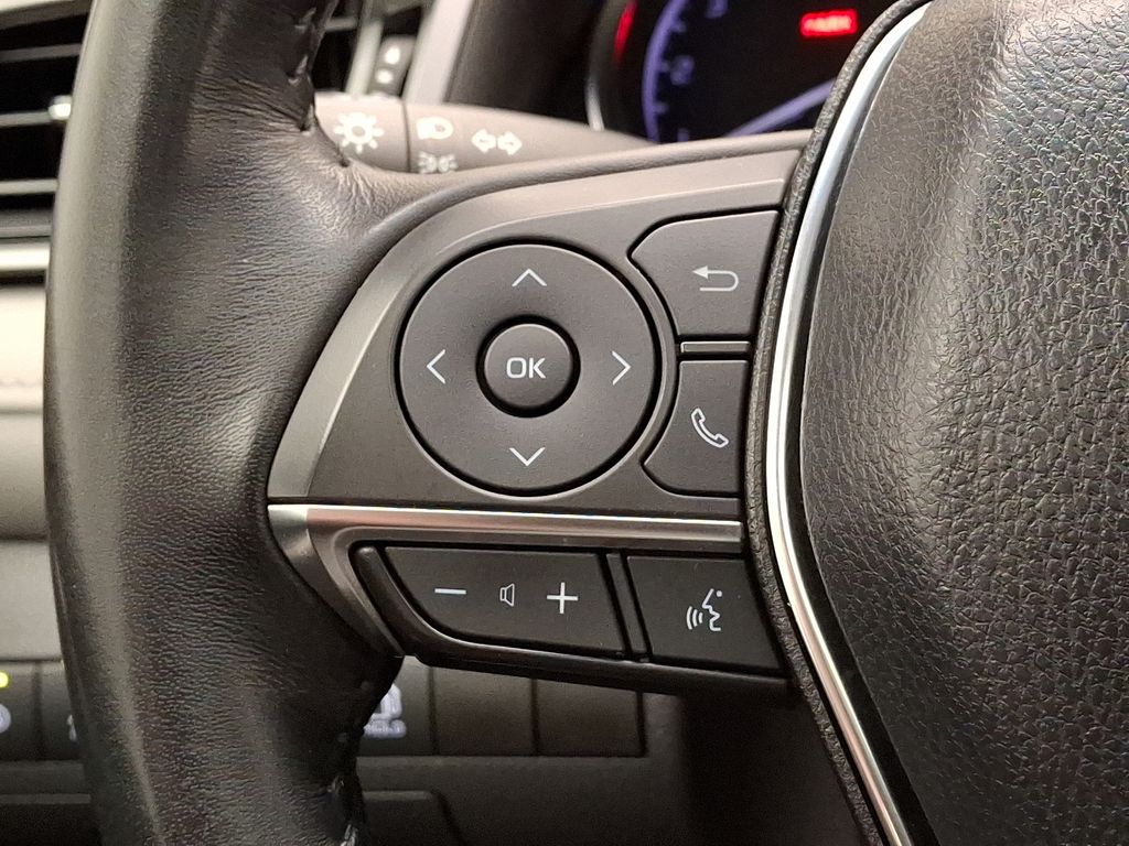 2019 Toyota Camry XLE 21