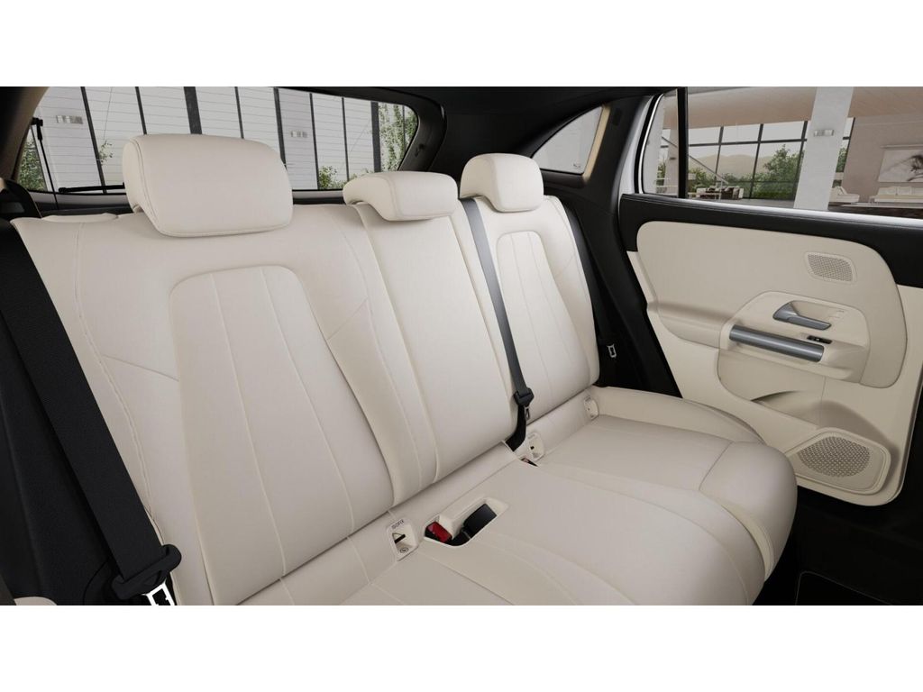 Thumbnail: 2026 Mercedes-Benz GLA - 5