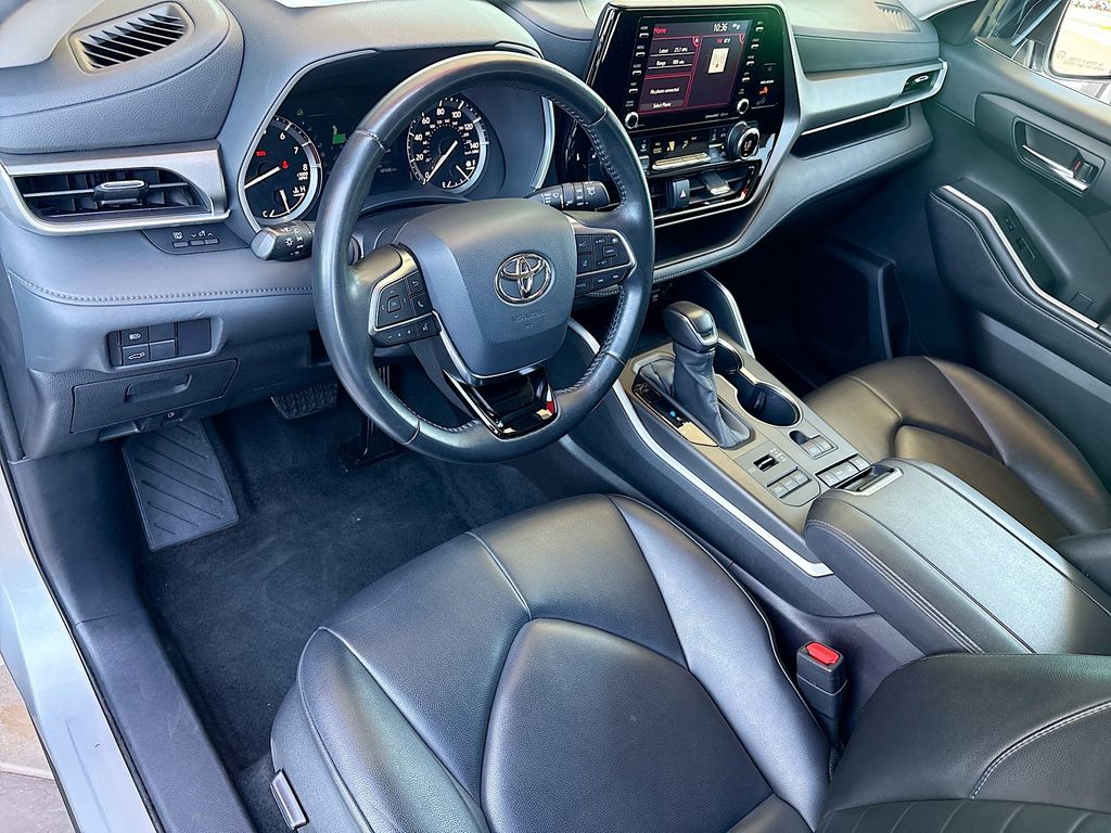 Thumbnail: 2020 Toyota Highlander - 9
