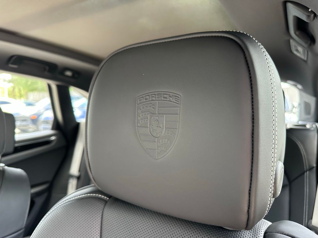 Thumbnail: 2026 Porsche Macan - 26