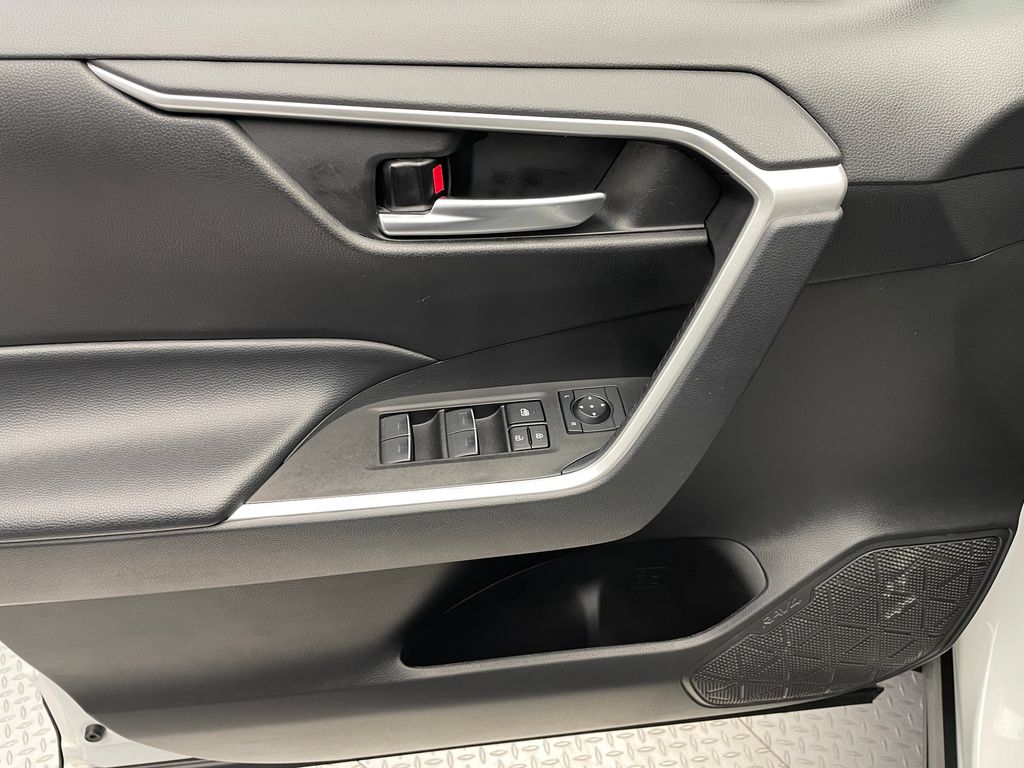 2023 Toyota RAV4 XLE 9