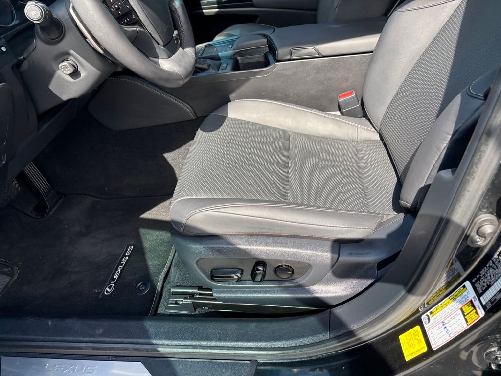 Used Car 2022 Lexus Es  350 For Sale Under $40,000 In Austin, Texas