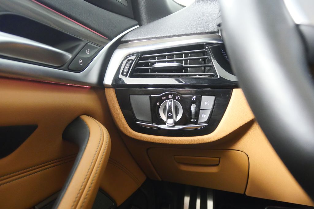 Thumbnail: 2022 BMW 5 Series - 22