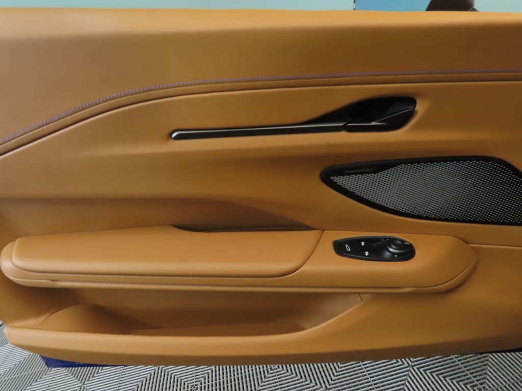 Thumbnail: 2025 Aston Martin Vantage - 23