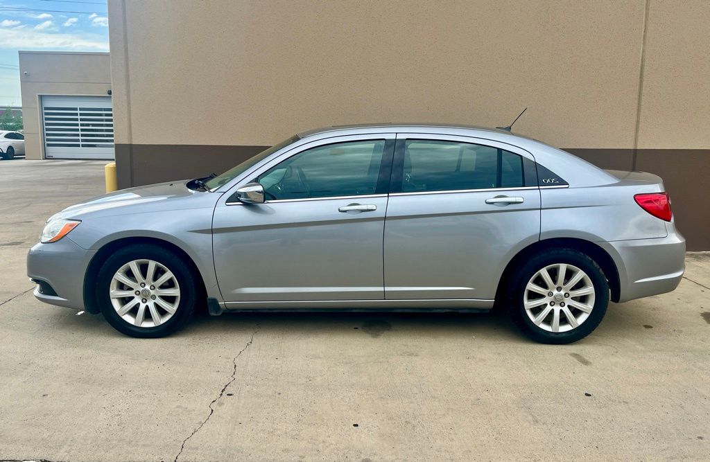 Thumbnail: 2014 Chrysler 200 - 2