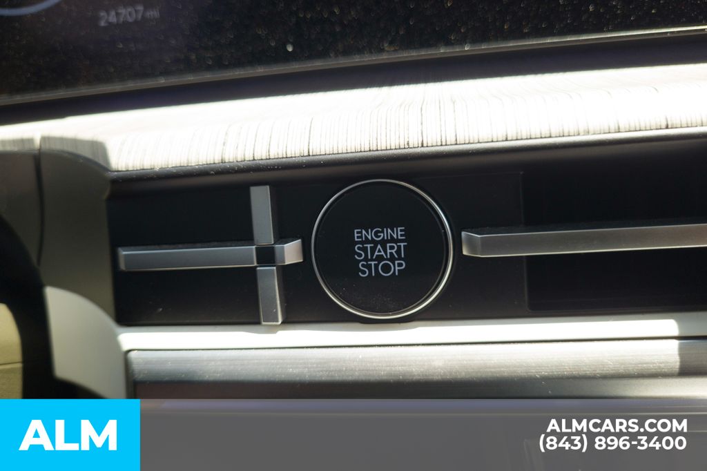 Used 2025 White Hyundai Calligraphy image 11