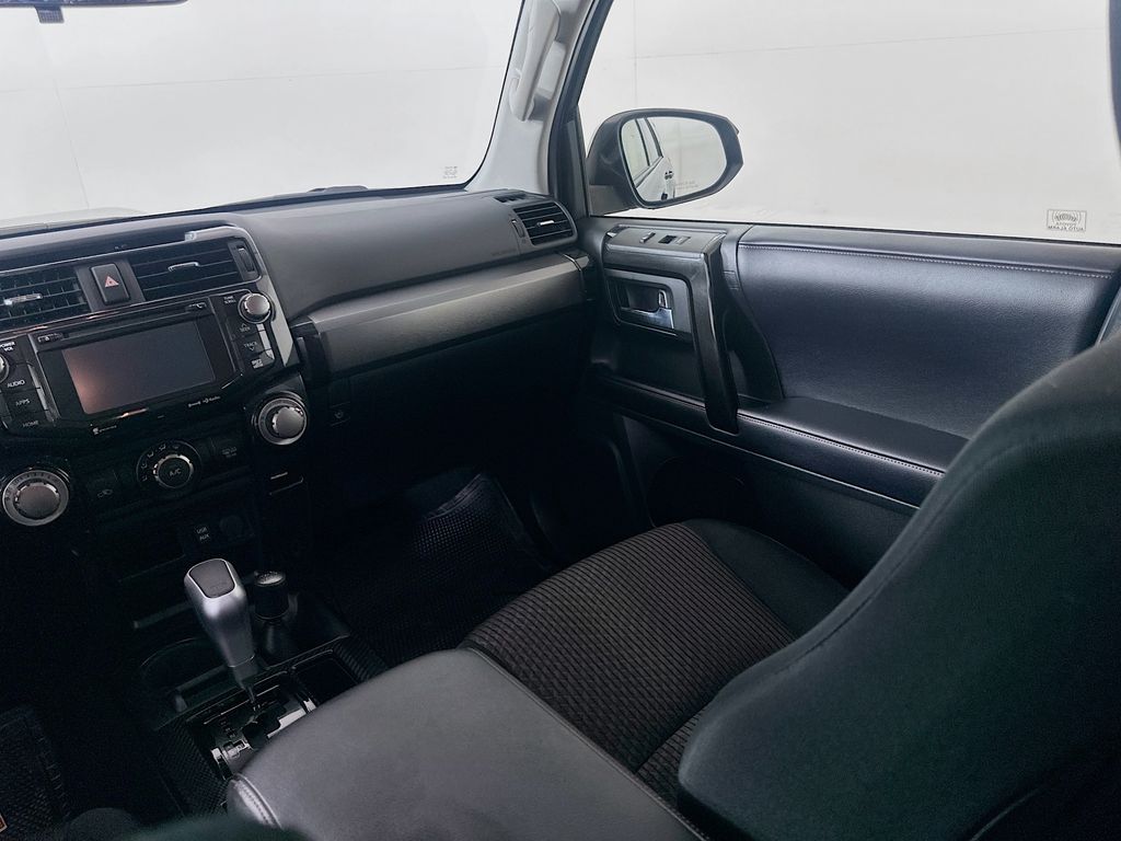 Thumbnail: 2019 Toyota 4Runner - 23