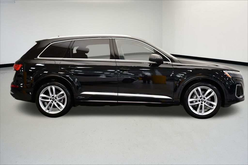 Thumbnail: 2025 Audi Q7 - 6