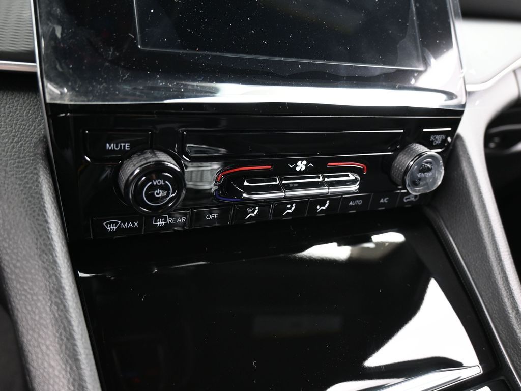 New 2026 Diamond Black Crystal Pearlcoat Jeep Laredo image 18