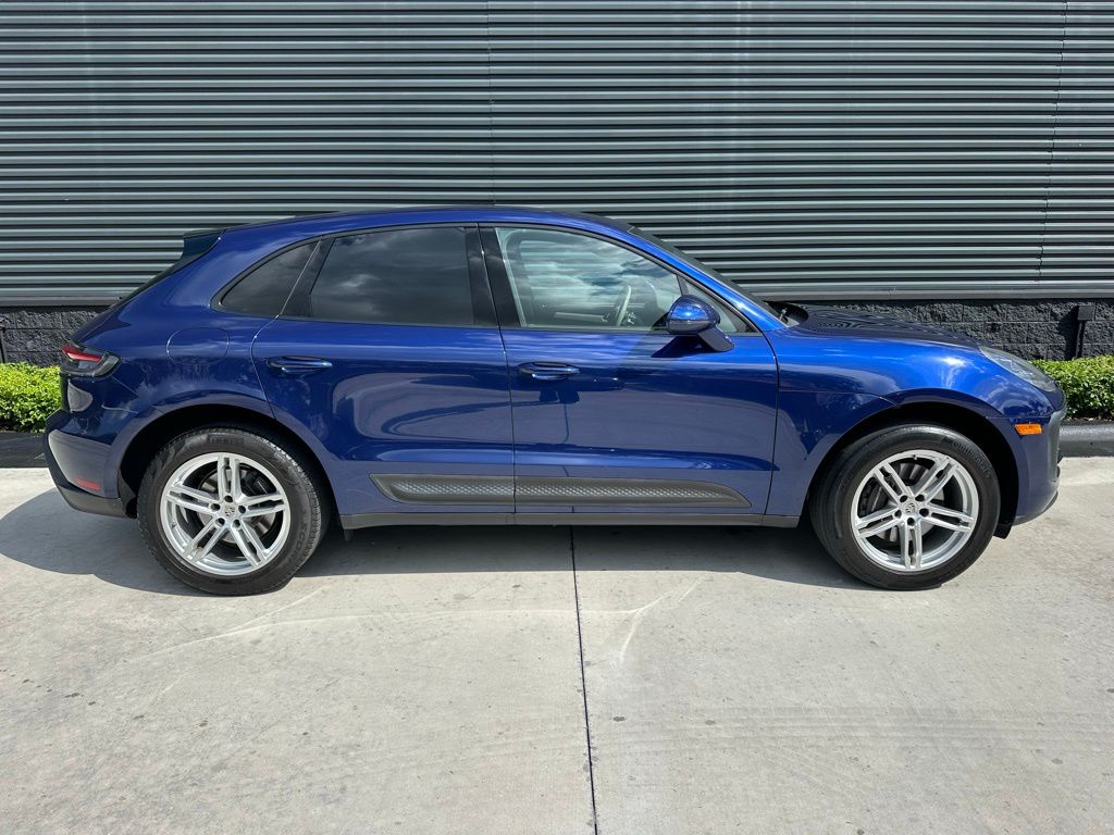 Thumbnail: 2022 Porsche Macan - 10