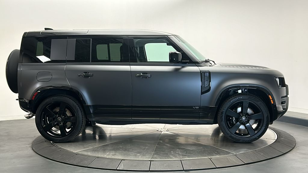 2025 Land Rover Defender 110 7