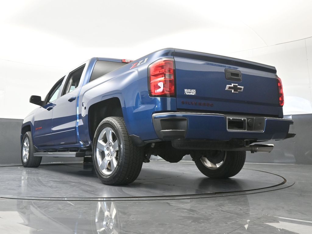 Used 2016 Deep Ocean Blue Metallic Chevrolet LT image 44