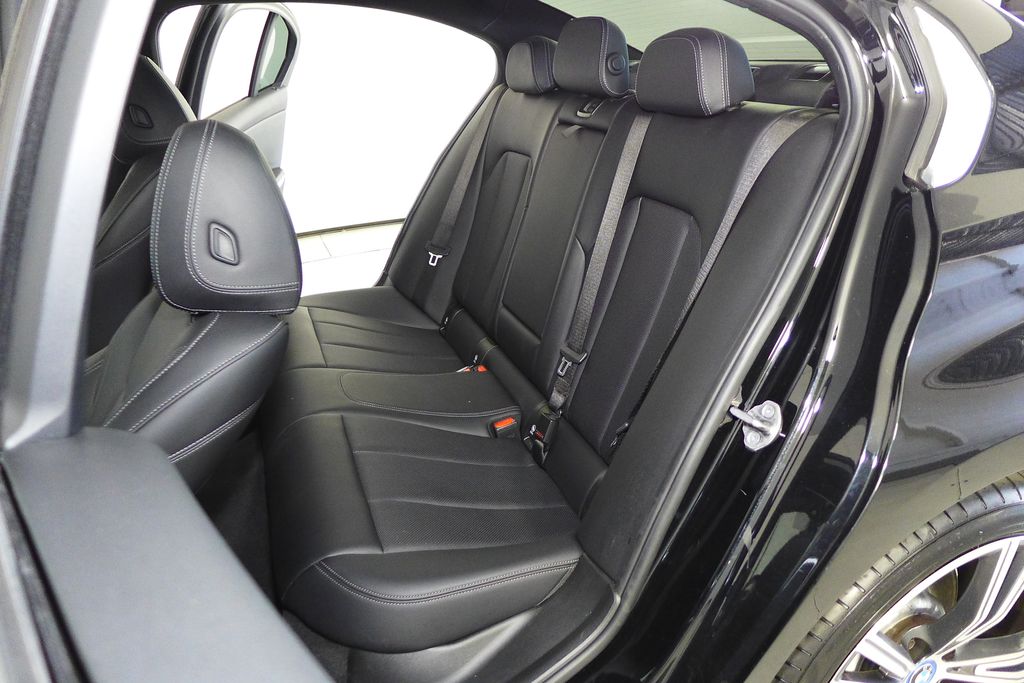 Thumbnail: 2022 BMW 3 Series - 21