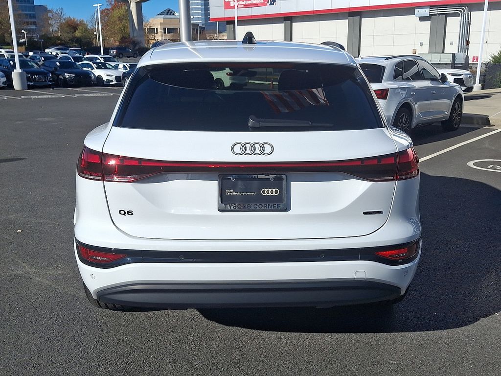 Thumbnail: 2025 Audi Q6 e-tron - 5