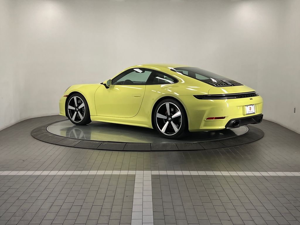 Thumbnail: 2026 Porsche 911 - 3