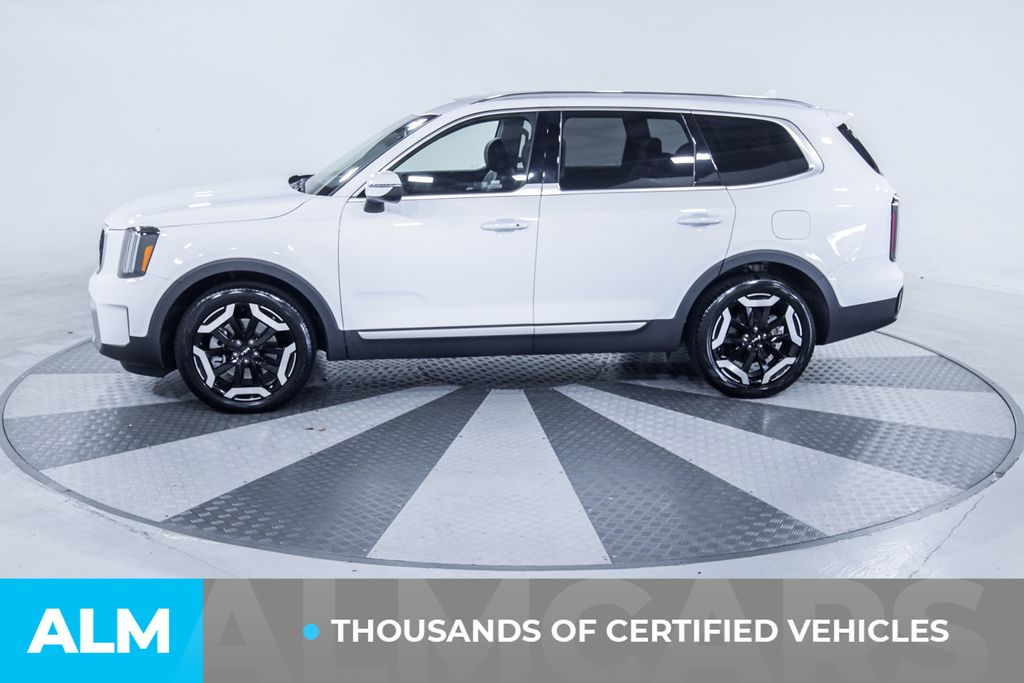 Used 2024 White Kia EX image 4