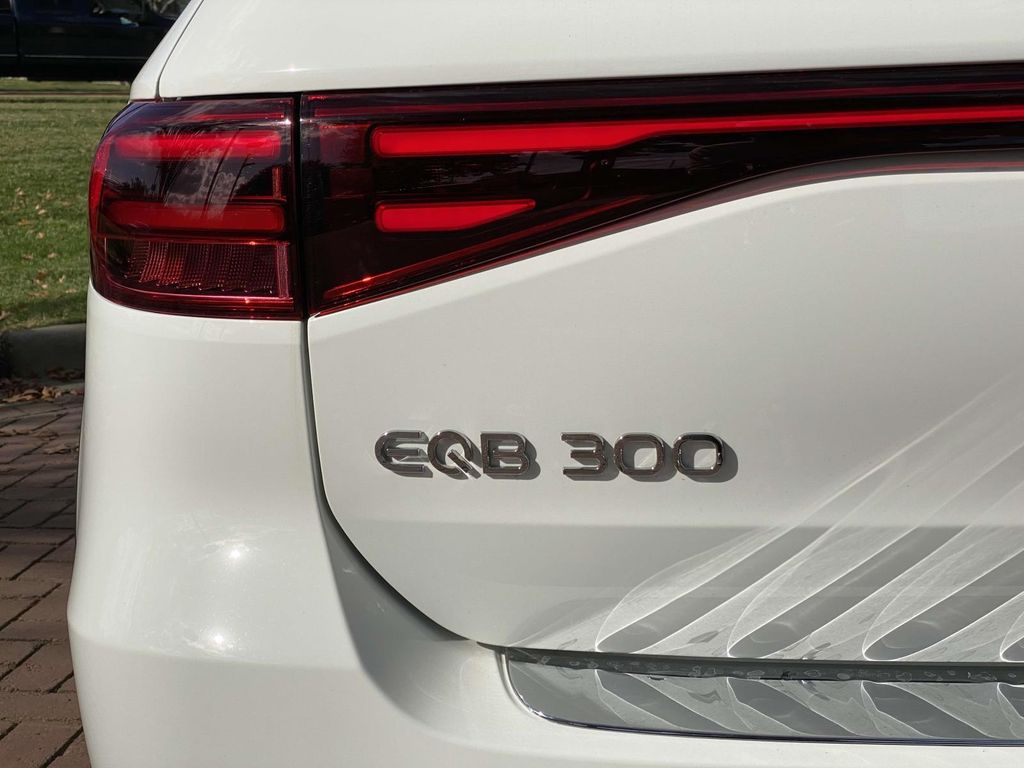 2024 Mercedes-Benz EQB 300 8