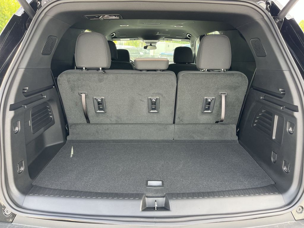 2025 Chevrolet Traverse LT photo
